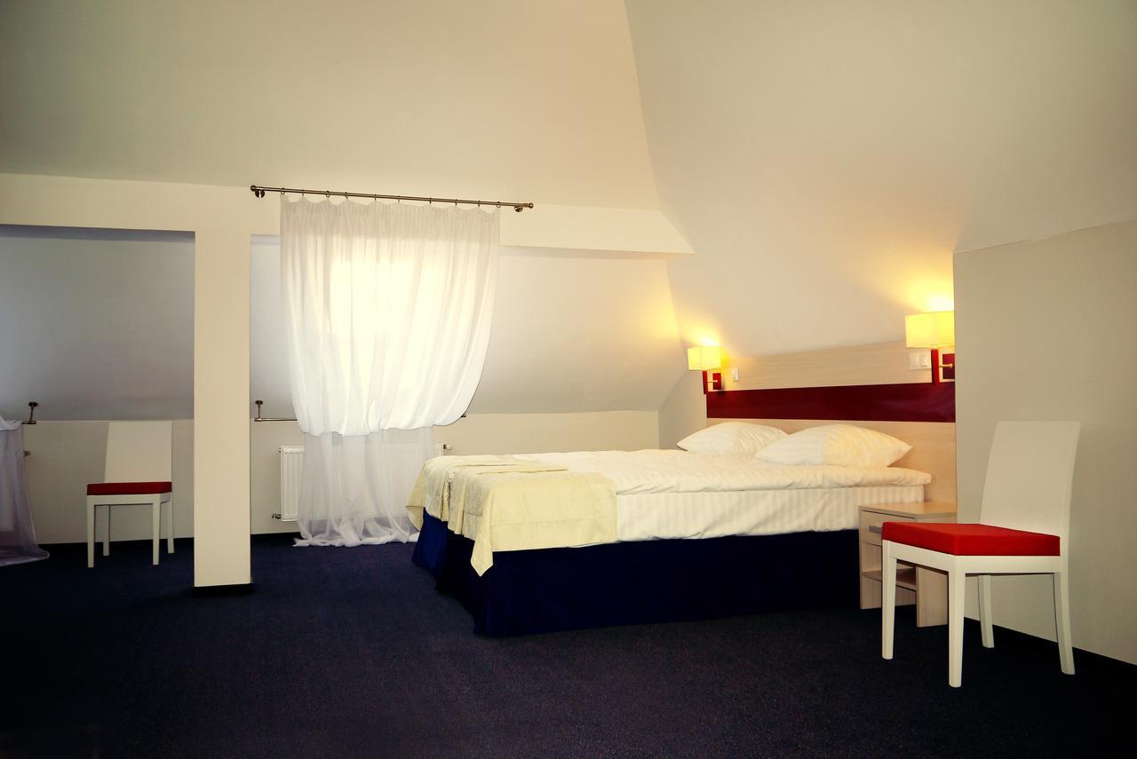 Optima Pochayiv Hotel Pochaiv Room photo